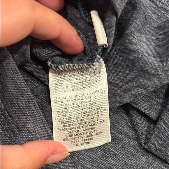 Adidas Boys Gray Soccer Shirt Size 6 - Picture 4 of 4